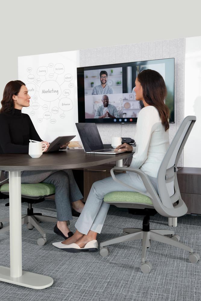 F_OfficeSpaces_Meeting_Lifestyle_127_5770x8655