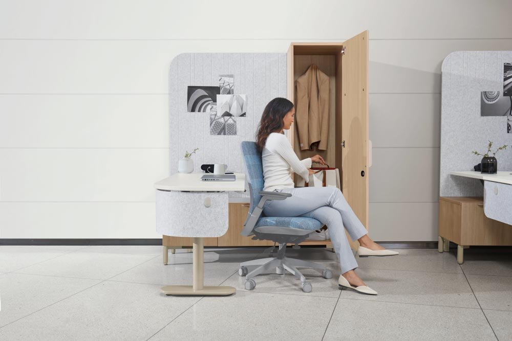 F_OfficeSpaces_Set-3_Spread_082_8625x5750