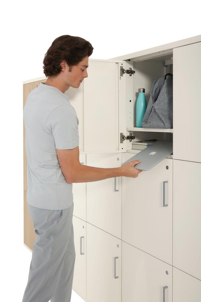 Global PrimeLocker_Lifestyle_BZD_SBY-009_H_5570x8355