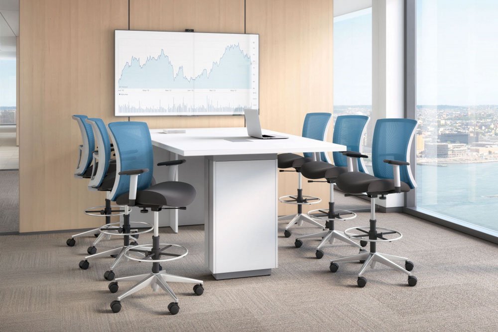 Zira Collab Table & Vion Stools